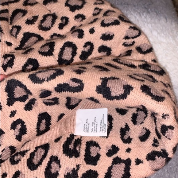 Cheetah print toboggan - Picture 1 of 2